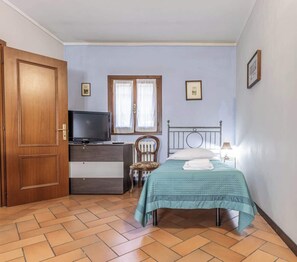 1 dormitori, planxa i posts de planxar, wifi gratuïta i roba de llit 