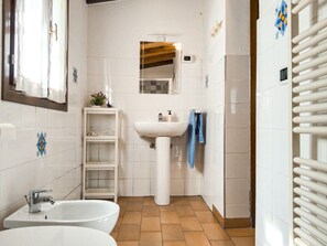 تجهيزات دش، مجففات شعر، مناشف