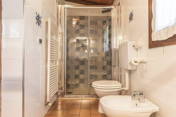 Bagno privato con doccia