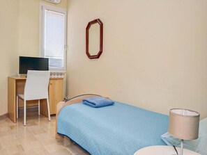 1 slaapkamer, een strijkplank/strijkijzer, gratis wifi, beddengoed