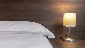 1 habitación, escritorio, tabla de planchar con plancha y wifi gratis 