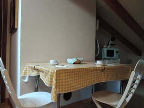 Dining - Villa Fabiola - Affitti Brevi Italia (Modena)