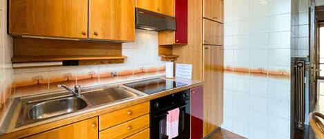 ثلاجة، مستلزمات طهي/أطباق/أوعية