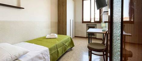 1 Schlafzimmer, BĂŒgeleisen/BĂŒgelbrett, kostenloses WLAN, BettwĂ€sche