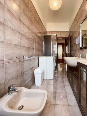 Een douche, een haardroger