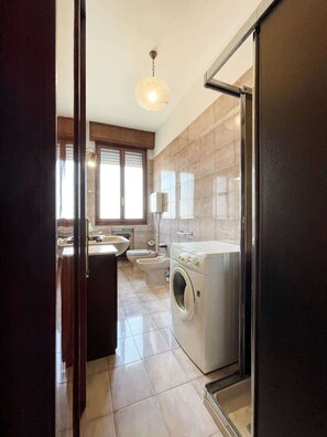 Een douche, een haardroger