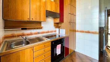 Kühlschrank, Kochgeschirr/Geschirr/Besteck