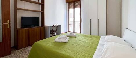 1 slaapkamer, een strijkplank/strijkijzer, gratis wifi, beddengoed