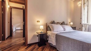 2 室のベッドルーム、WiFi (無料)、ベッドシーツ