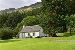Unclassified image, 5 of 16, button - Gardener's Cottage, Glen Lyon (Aberfeldy)