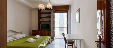 1 dormitori, planxa i posts de planxar, wifi gratuïta i roba de llit