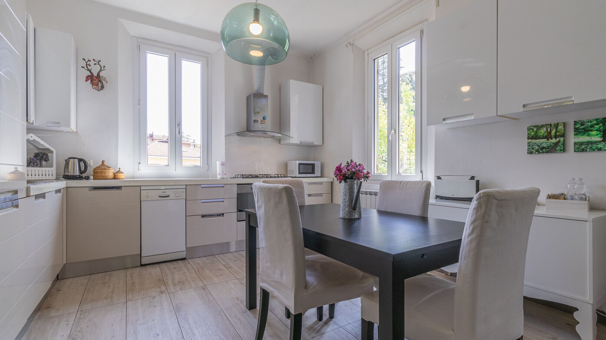 Réfrigérateur, micro-ondes, four, lave-vaisselle