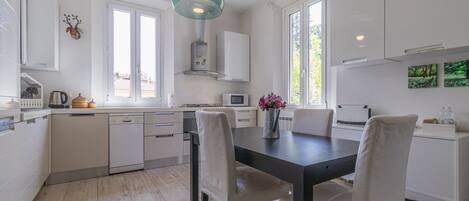 Fridge, microwave, oven, dishwasher