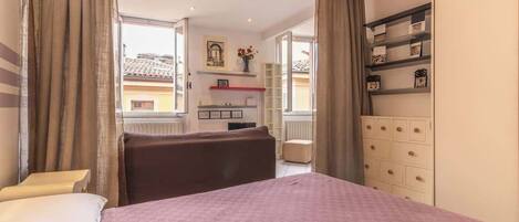 1 غرفة نوم ومكواة/لوح كي وواي فاي مجانًا وملاءات أسرّة