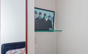 Room - COZY 2BR Pinewood Apt Jatinagor w/ Wi-Fi & Pool (Jatinangor)