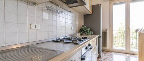 Frigorifero, microonde, forno, macchina per tè/caffè