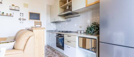 Fridge, microwave, oven, coffee/tea maker