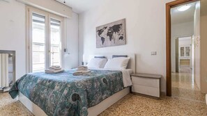 1 chambre, fer et planche à repasser, Wi-Fi gratuit, draps fournis