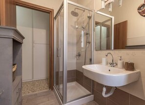 Een douche, een haardroger