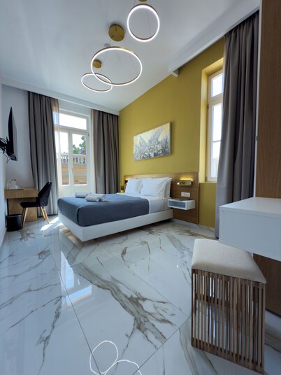 Deluxe Center Suites