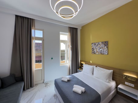 Caja de seguridad en la habitación y cortinas blackout