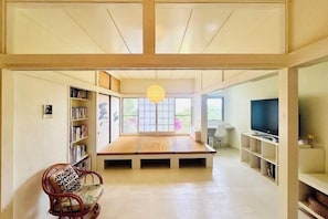 Living area - XXUFO (Atami)