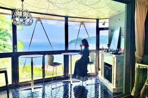 Interior - XXUFO (Atami)