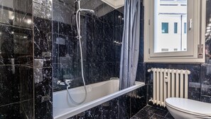 Shower, towels - Grand Central 2 - Affitti Brevi Italia (Modena)