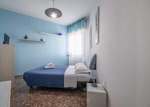 Iron/ironing board, free WiFi, bed sheets
