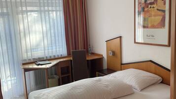 Einzelzimmer, Gartenblick | Zimmersafe, Schreibtisch, laptopgeeigneter Arbeitsplatz