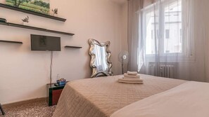 1 chambre, fer et planche à repasser, Wi-Fi gratuit, draps fournis