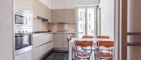 Fridge, microwave, oven, coffee/tea maker