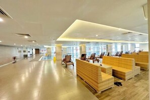 Indoor pool - Vinhomes Skylake - Helen's Luxury Suites (Hanoi)