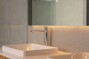 A modern bathroom with a white sink, chrome faucet, and a mirror above the sink. - Horizon J1 Villa Private Pool 3BR Near Nimman (Chiang Mai)