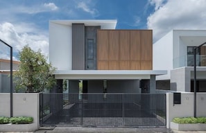 A modern two-story building with a flat roof, large windows, and a black metal gate. - Horizon J1 Villa Private Pool 3BR Near Nimman (Chiang Mai)