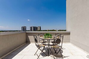 Outdoor dining - Skyline Eighth Heaven - Affitti Brevi Italia (Modena)