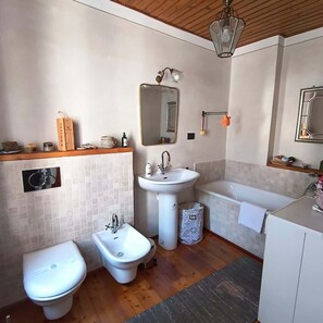 Douche, sèche-cheveux