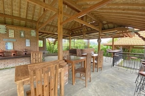 รับประทานอาหารกลางแจ้ง