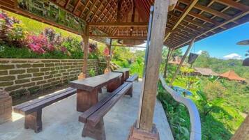 Tempat makan outdoor