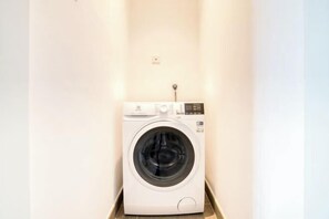 Laundry room - Stella Stays Spacious 2Bdr Barari (Dubai)
