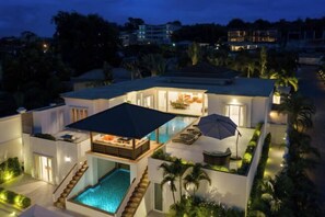 Outdoor pool - Sunset View Pool Villa / 7 BR / Sauna / Billiard / Dart Game / Arcade Game (Pattaya)