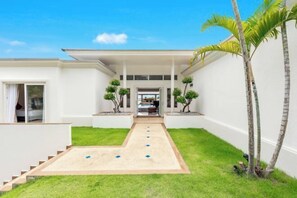 Garden - Sunset View Pool Villa / 7 BR / Sauna / Billiard / Dart Game / Arcade Game (Pattaya)