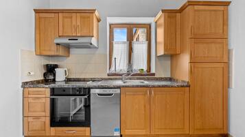 ثلاجة، ميكروويف، فرن، موقد طهي مسطح