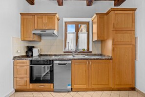 Køleskab, mikrobølgeovn, ovn, kogeplade