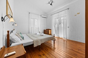 4 bedrooms, in-room safe, travel crib, free WiFi