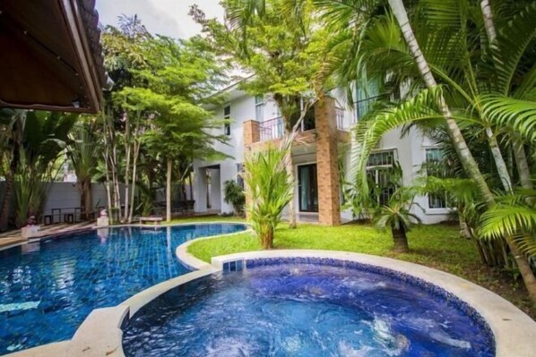 Pool - Tawan villa 7 BR with privater pool (Sattahip)