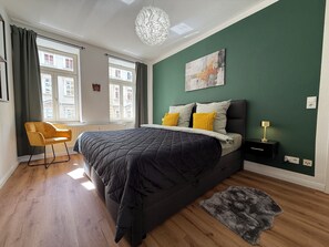1 habitación, tabla de planchar con plancha, wifi gratis y ropa de cama 