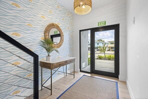 المنشأة من الداخل