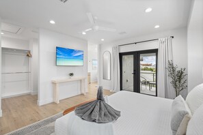 4 عدّة غرف نوم ومكتب ومكواة/لوح كي وسرير سفر