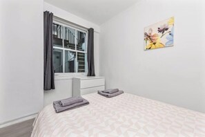 Room - Fantastic 4 bedroom apartment in Russell Square (London)